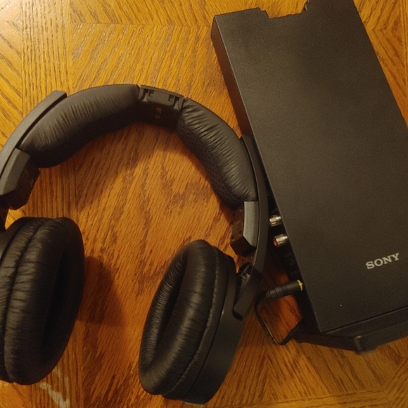 Sony wireless headphones - Picture 2 of 4